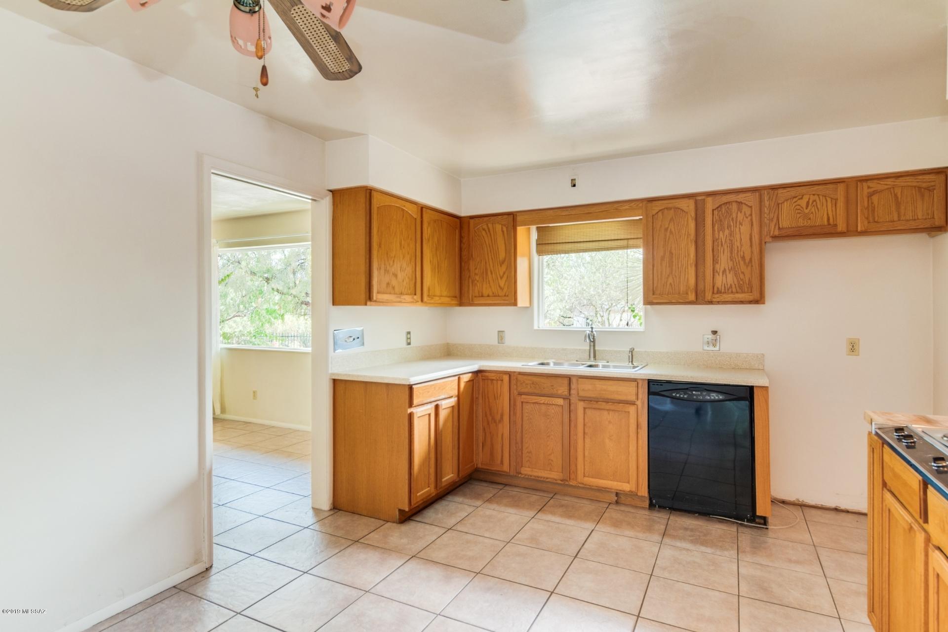 1243 West Roller Coaster Road Tucson, AZ 85704 - Photo 5 of 21 Gallery Image 5