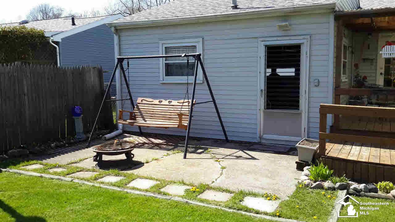 15426 Dayton Road Monroe, MI 48161 - Photo 13 of 14 Deck