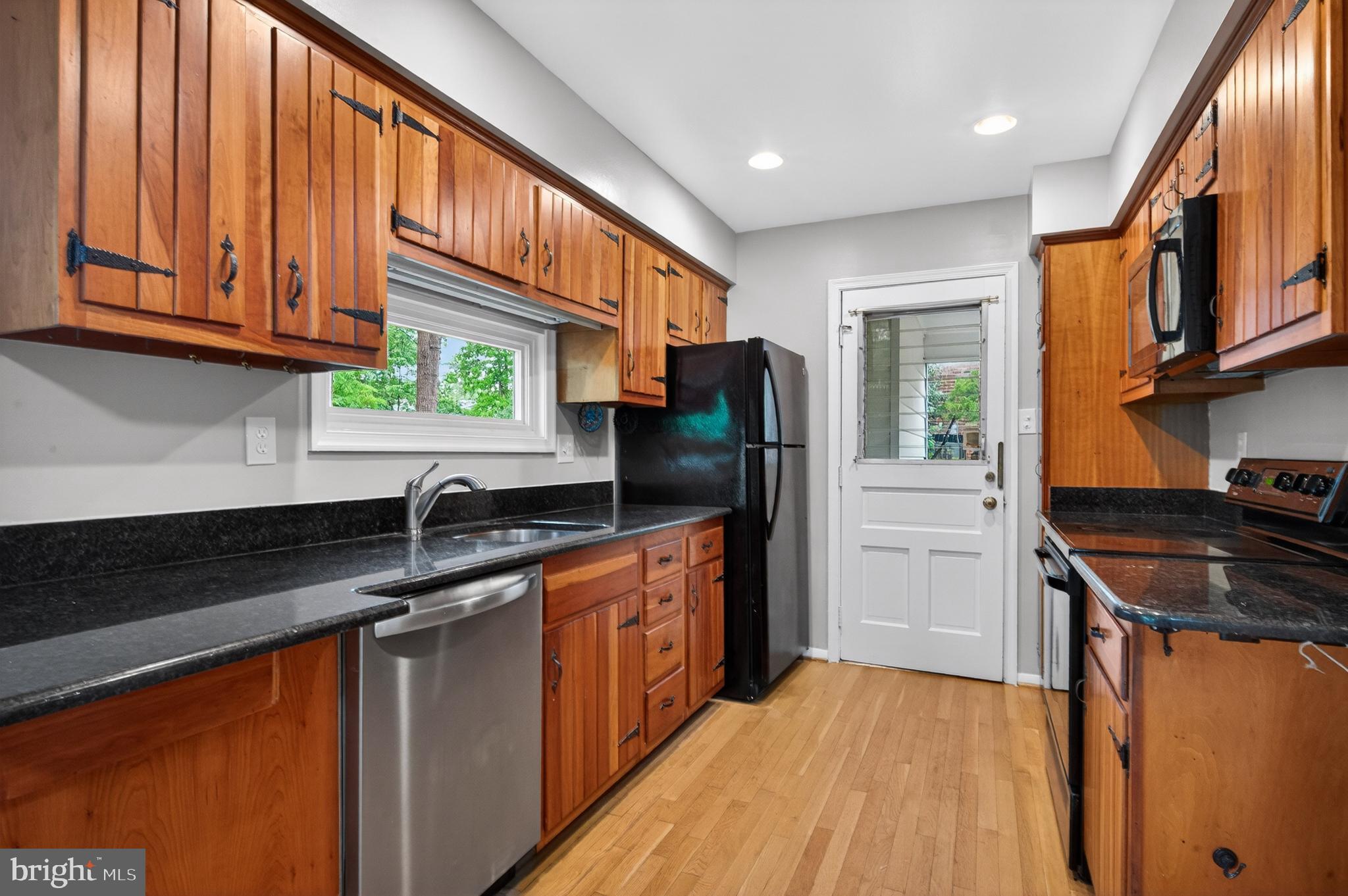 6118 Roxbury Avenue Springfield, VA 22152 - Photo 26 of 60