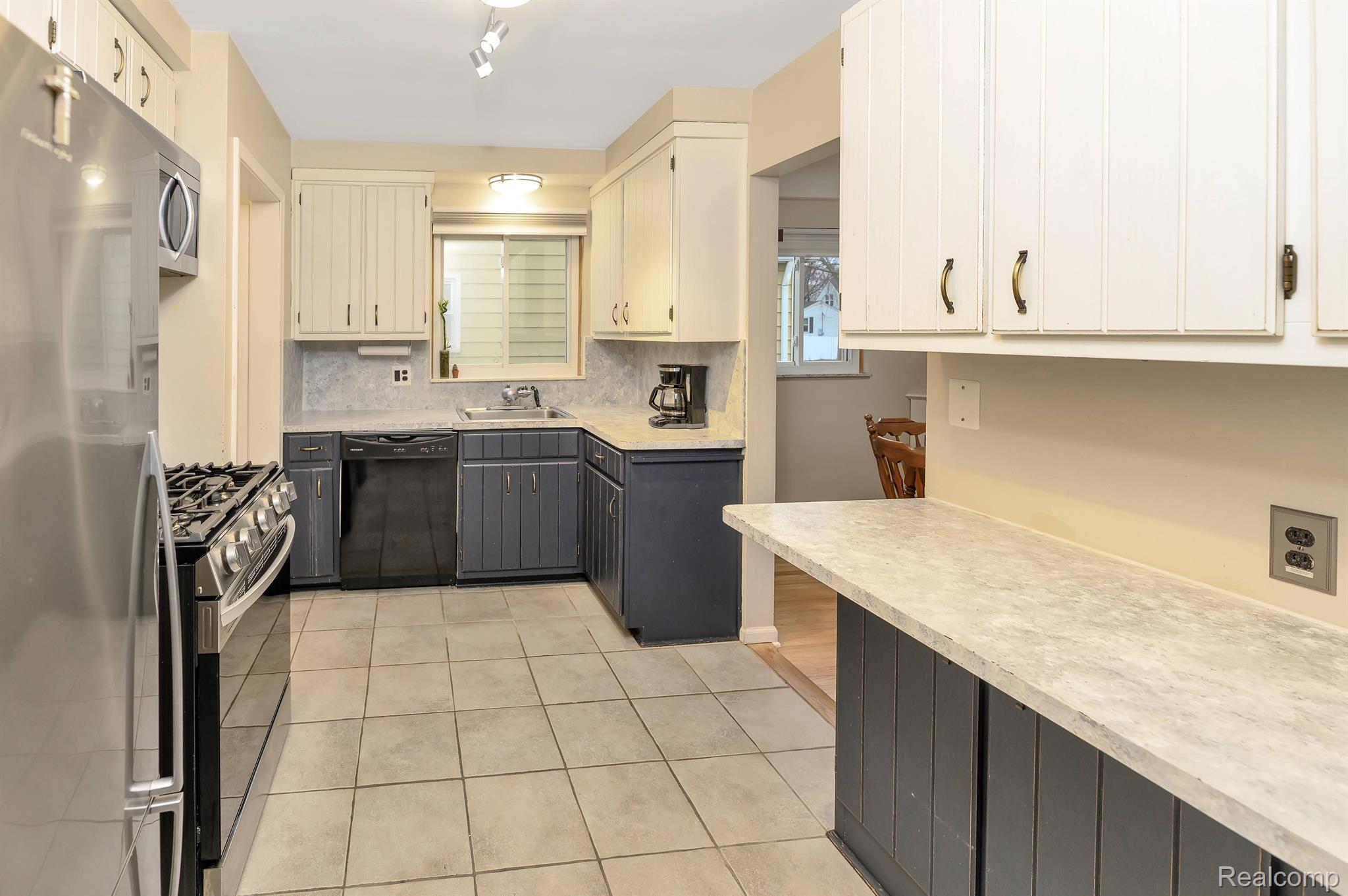 2715 Columbia Road Berkley, MI 48072 - Photo 23 of 51 Gallery Image 23