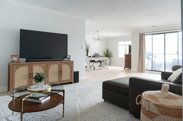 $269,900 | 448 Raintree Court, Unit 1C, Glen Ellyn, IL 60137