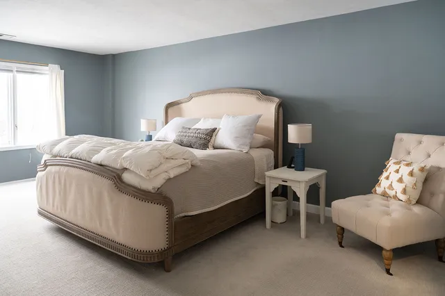 $269,900 | 448 Raintree Court, Unit 1C, Glen Ellyn, IL 60137