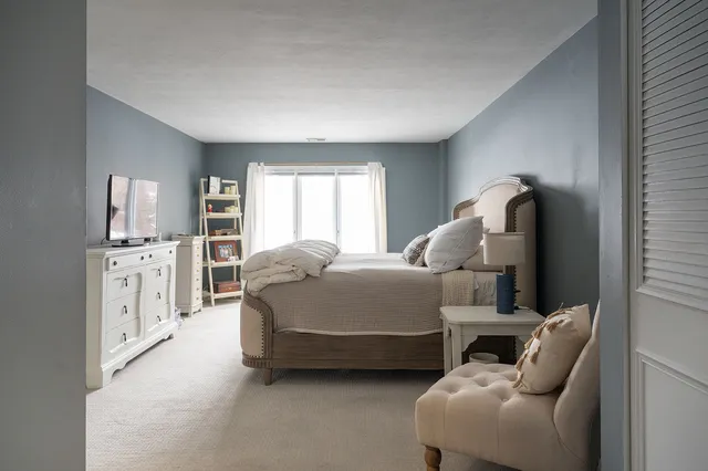 $269,900 | 448 Raintree Court, Unit 1C, Glen Ellyn, IL 60137