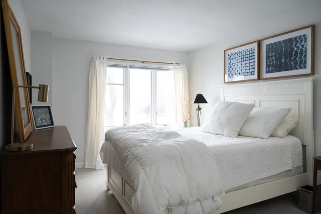 $269,900 | 448 Raintree Court, Unit 1C, Glen Ellyn, IL 60137