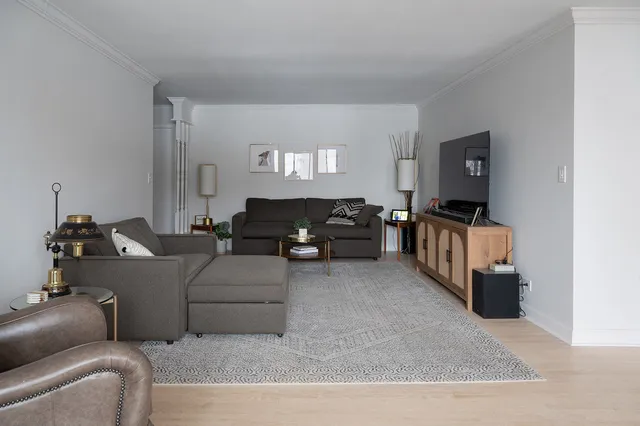 $269,900 | 448 Raintree Court, Unit 1C, Glen Ellyn, IL 60137