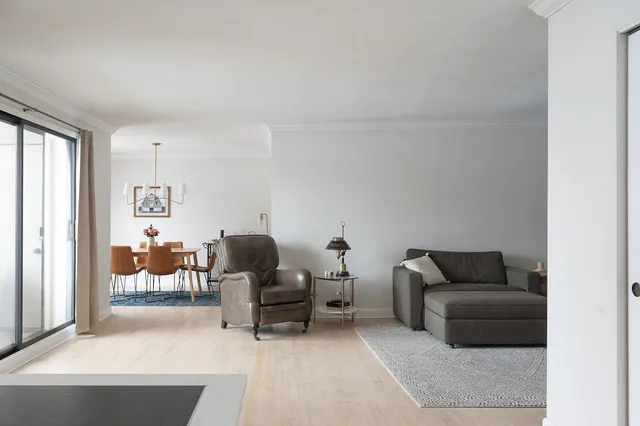 $269,900 | 448 Raintree Court, Unit 1C, Glen Ellyn, IL 60137