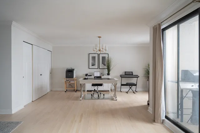 $269,900 | 448 Raintree Court, Unit 1C, Glen Ellyn, IL 60137