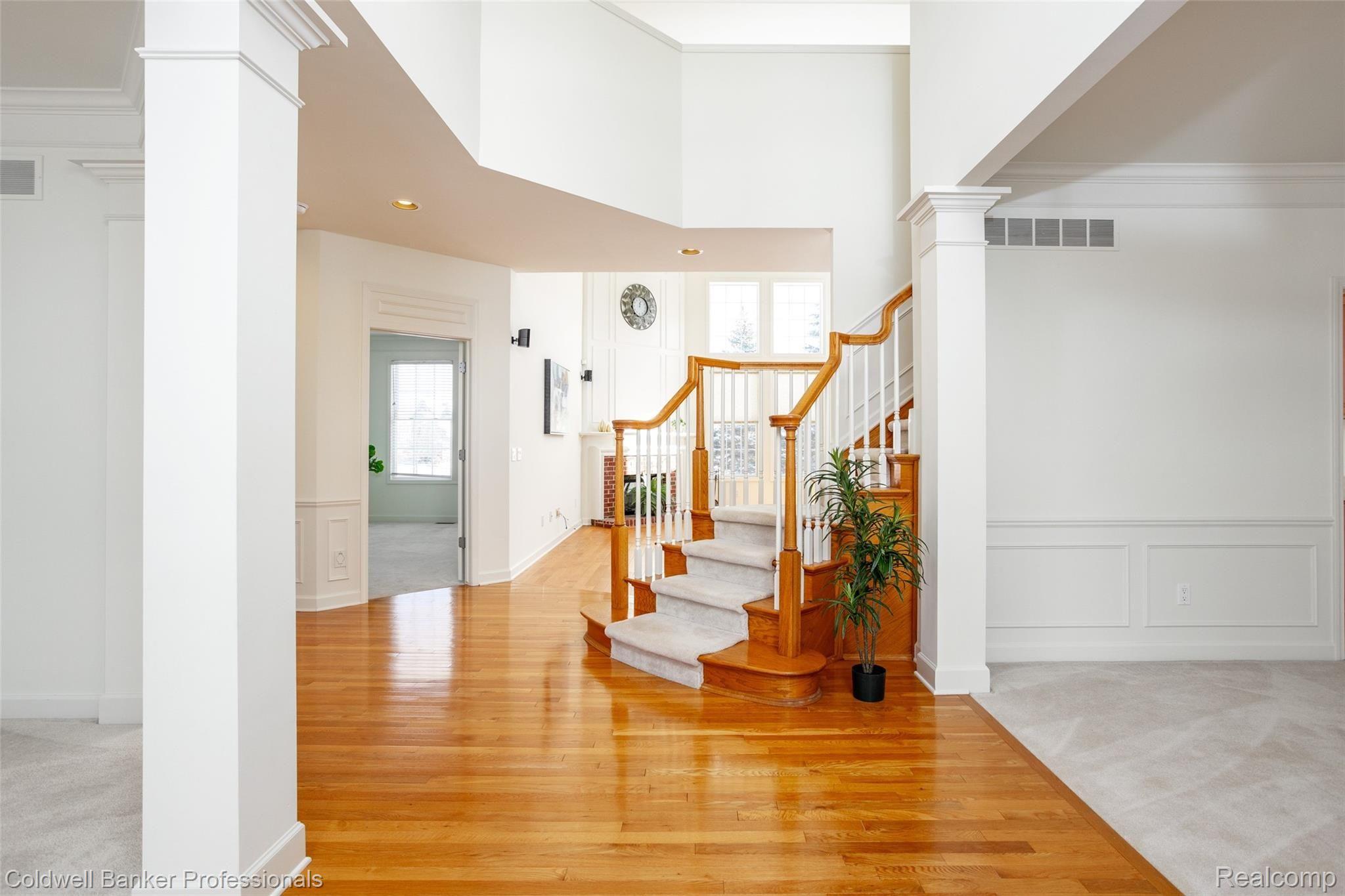 17234 Orchard Ridge Road Northville, MI 48168 - Photo 14 of 57 foyer (2).jpg