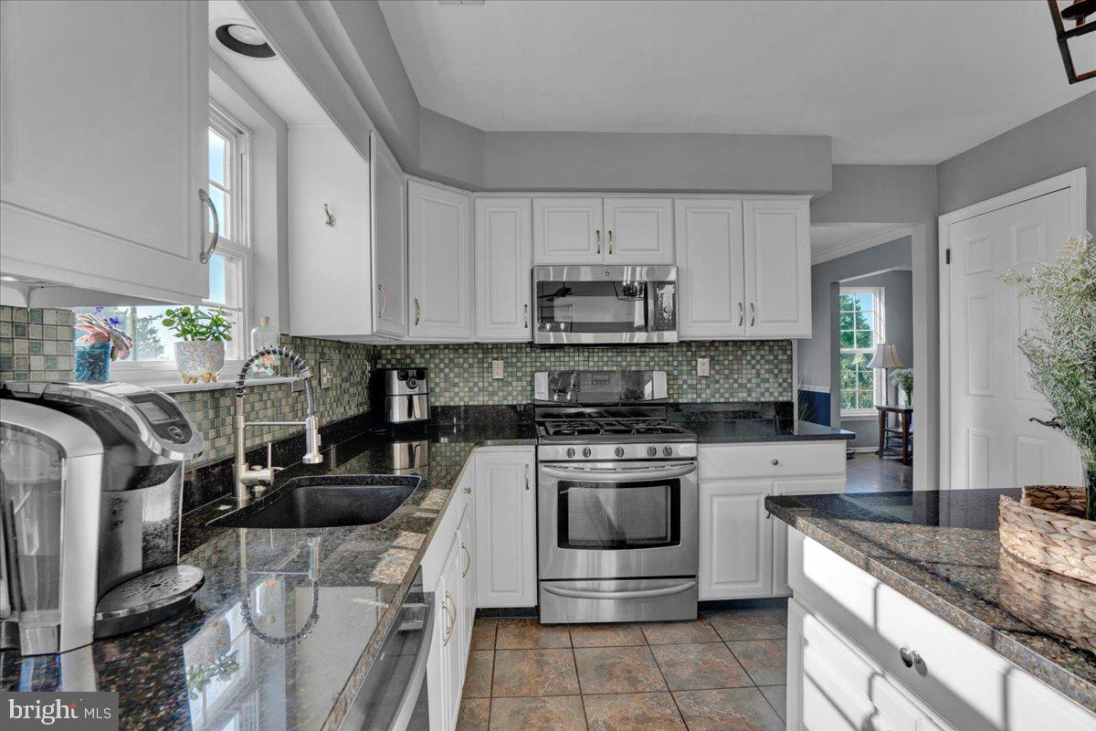 8025 Fair View Lane Eagleville, PA 19403 - Photo 8 of 43