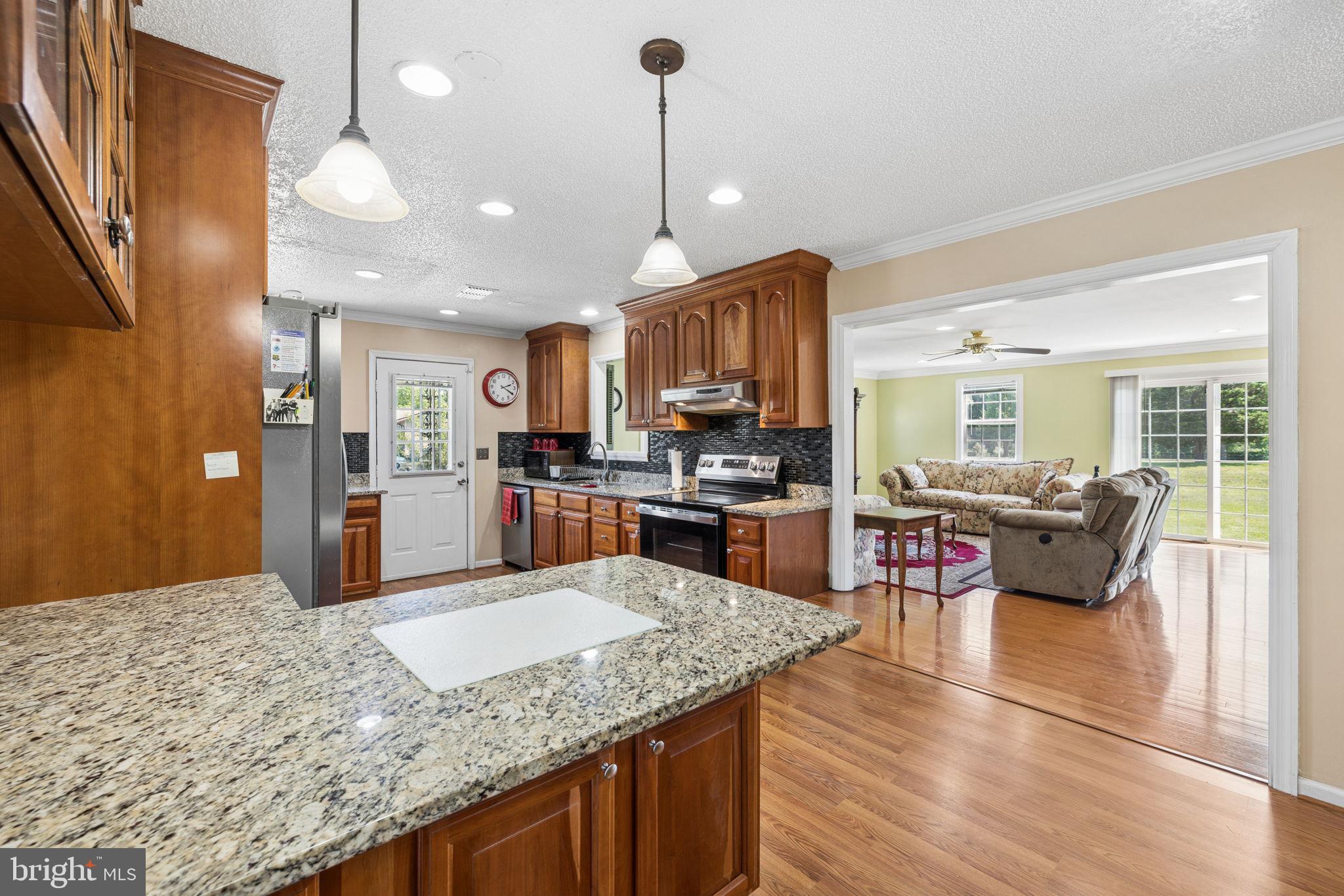 14917 Compton Road Centreville, VA 20121 - Photo 16 of 72 Eat In Kitchen