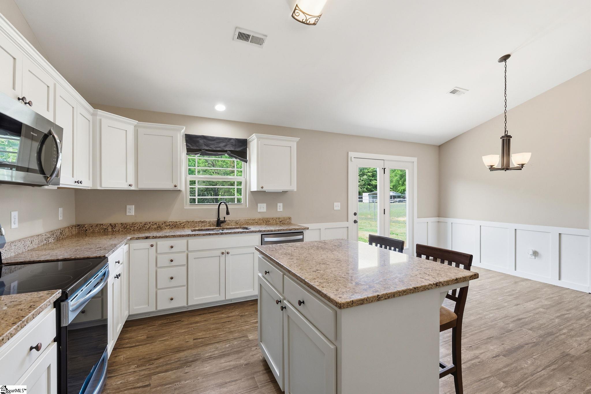 285 Metric Road Gray Court, SC 29645 - Photo 11 of 33