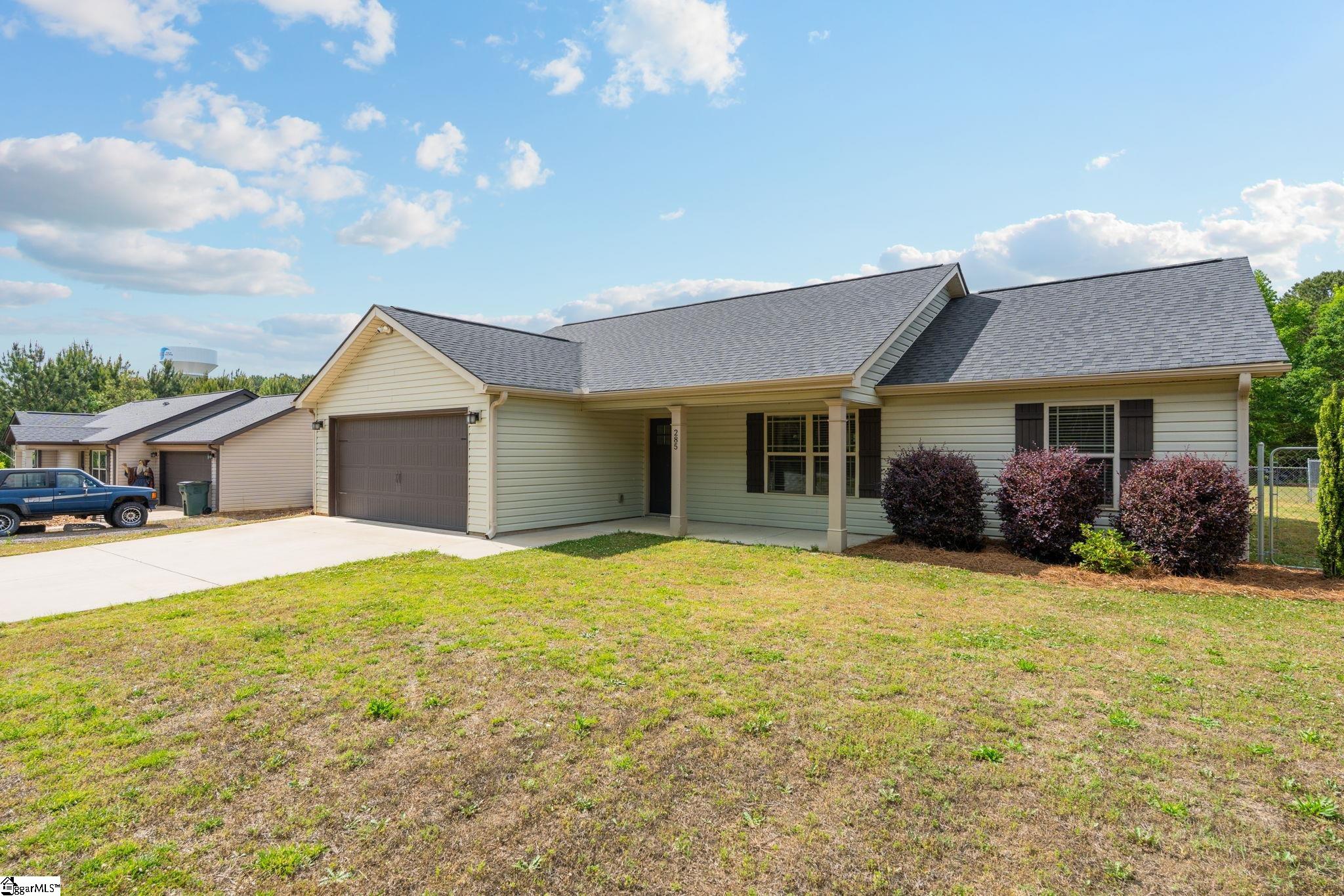 285 Metric Road Gray Court, SC 29645 - Photo 2 of 33
