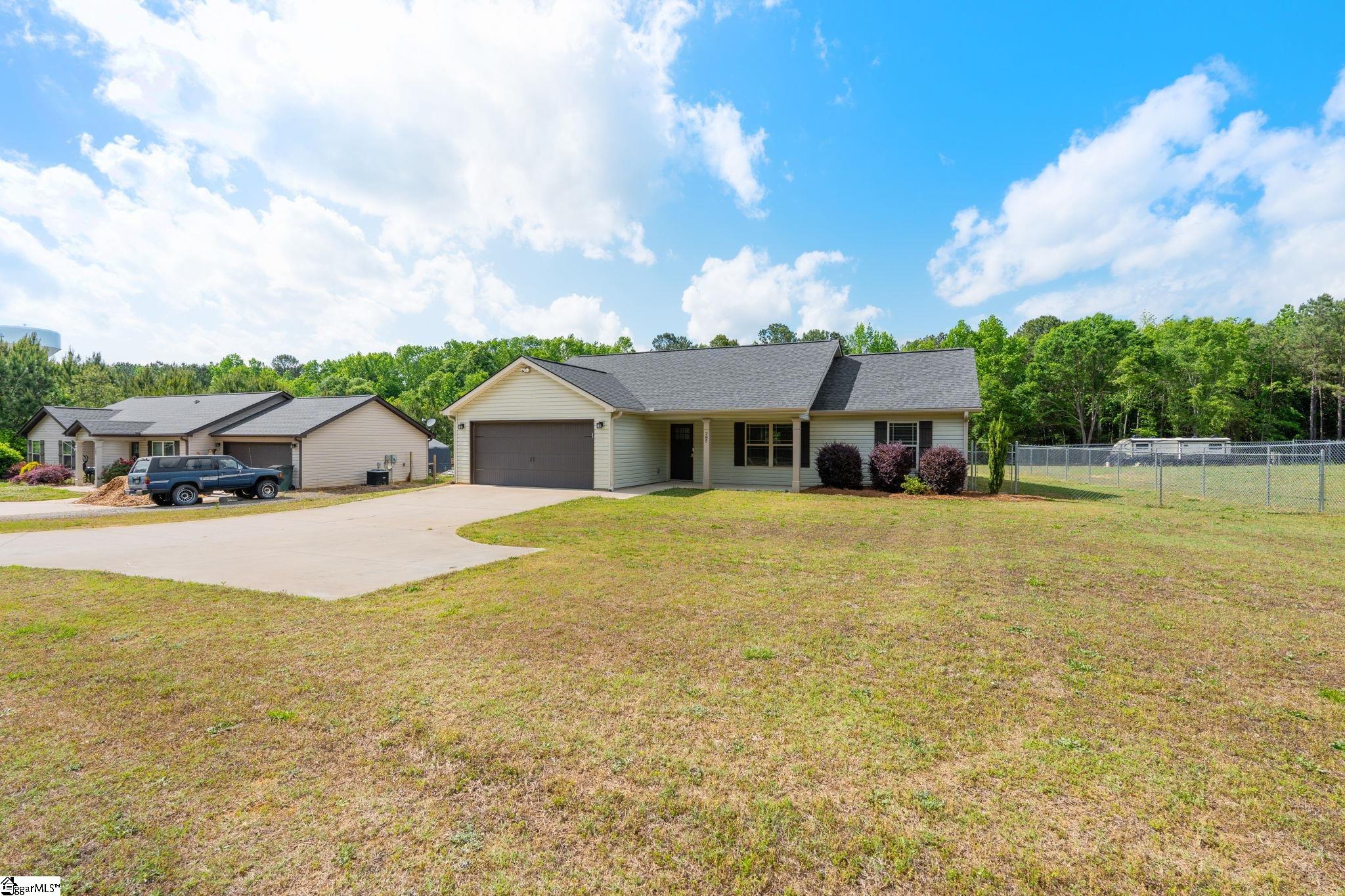285 Metric Road Gray Court, SC 29645 - Photo 3 of 33