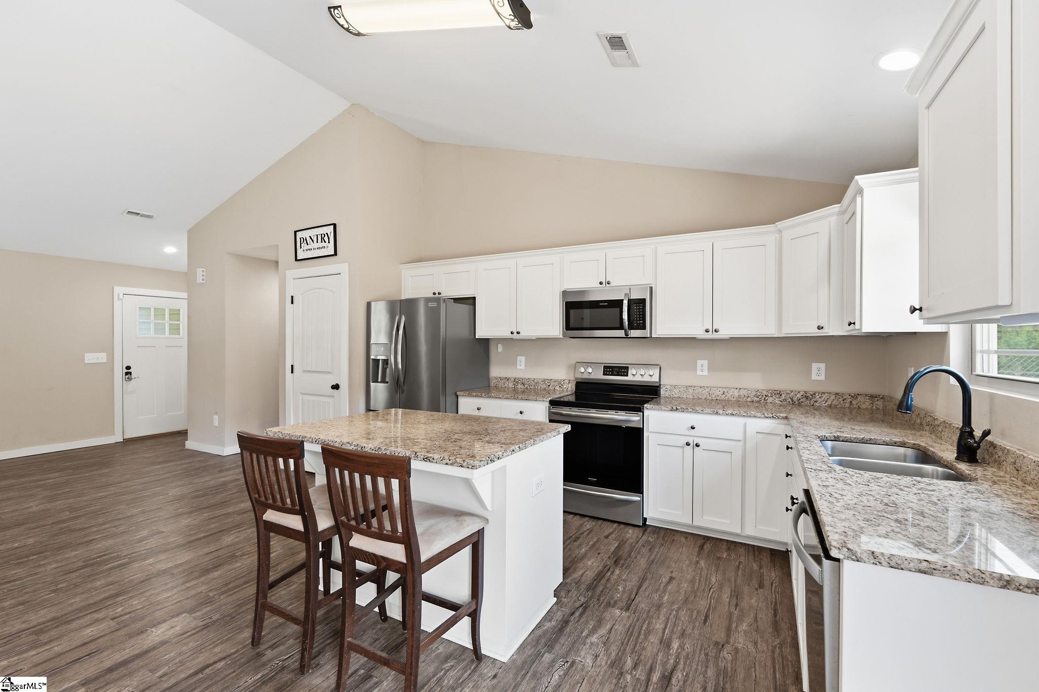 285 Metric Road Gray Court, SC 29645 - Photo 10 of 33