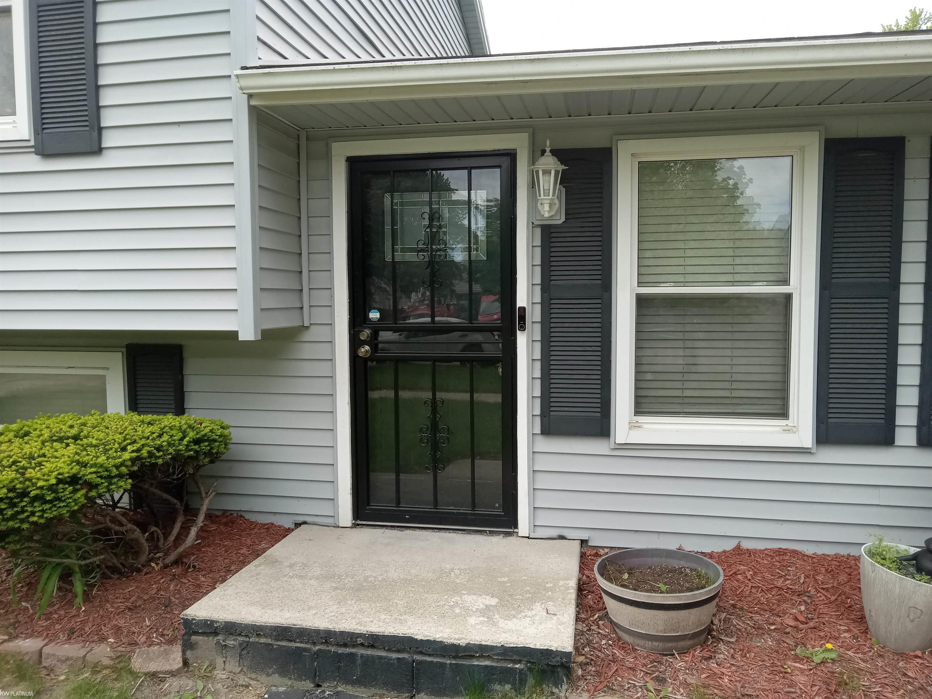 28751 Leroy Street Romulus, MI 48174 - Photo 4 of 23