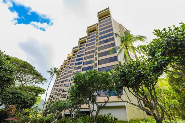 $2,600 | 555 Hahaione Street, Unit B100, Honolulu, HI 96825