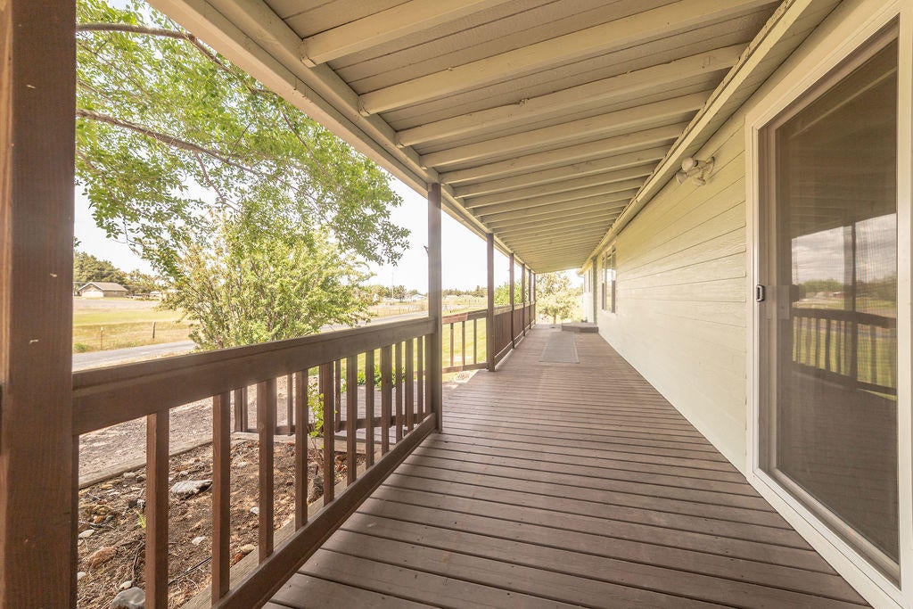 61395 Ward Road Bend, OR 97702 - Photo 24 of 56 PhotoMyListing-24
