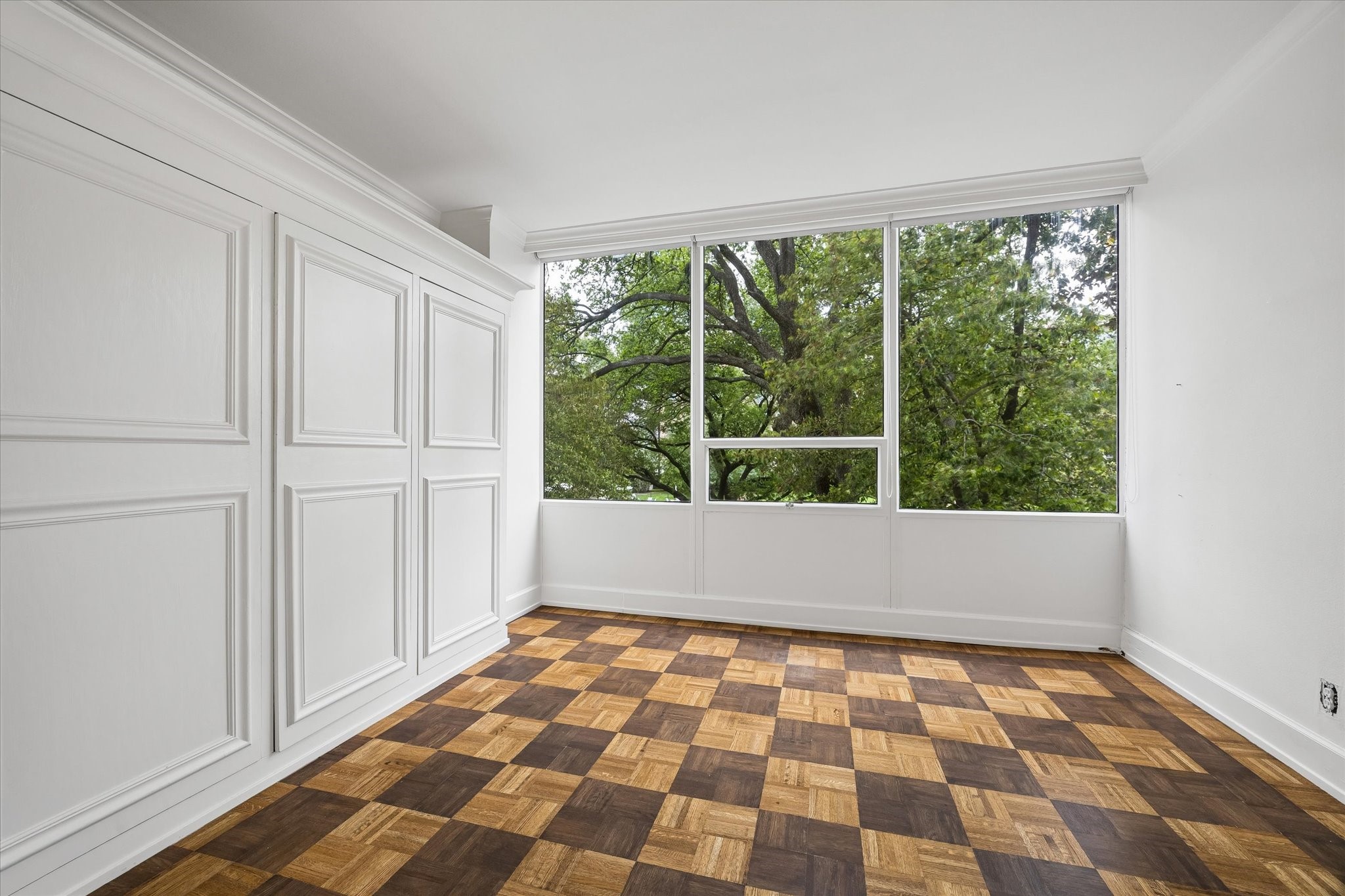 2701 Westheimer Road, Unit 2B Houston, TX 77098 - Photo 13 of 16 Second Bedroom with views of the Regency House's private 2-acre park. Features built in wall of closets.