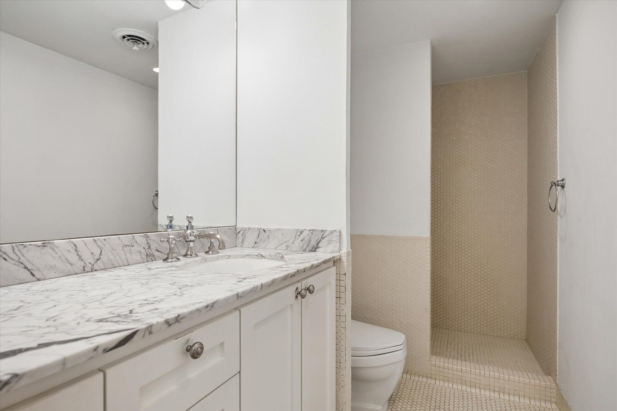 2701 Westheimer Road, Unit 2B Houston, TX 77098 - Photo 14 of 16 Second full bath located across from the 2nd bedroom features mosaic tile shower, and large vanity.