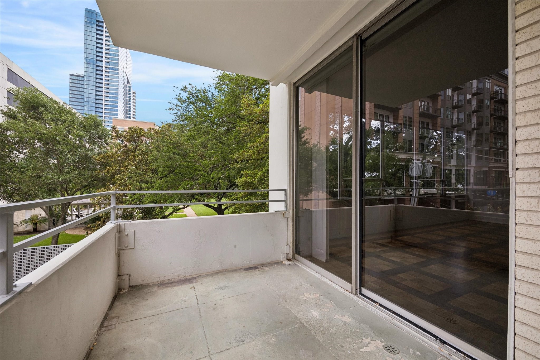 2701 Westheimer Road, Unit 2B Houston, TX 77098 - Photo 16 of 16 Covered balcony off the Living Room.
