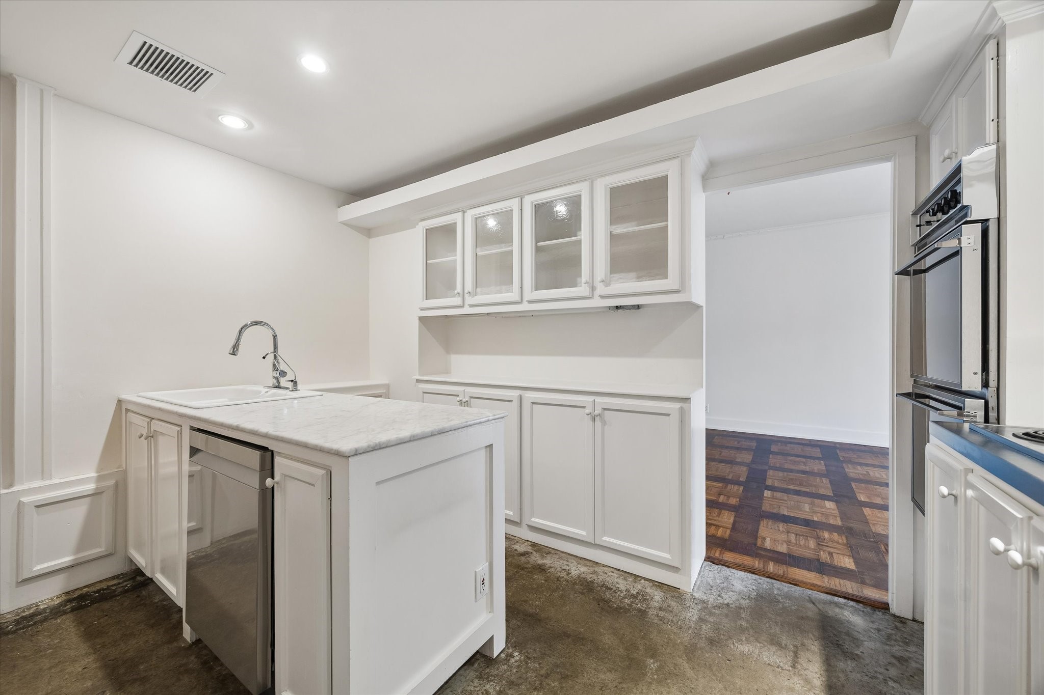 2701 Westheimer Road, Unit 2B Houston, TX 77098 - Photo 9 of 16 Kitchen with view towards dining room.