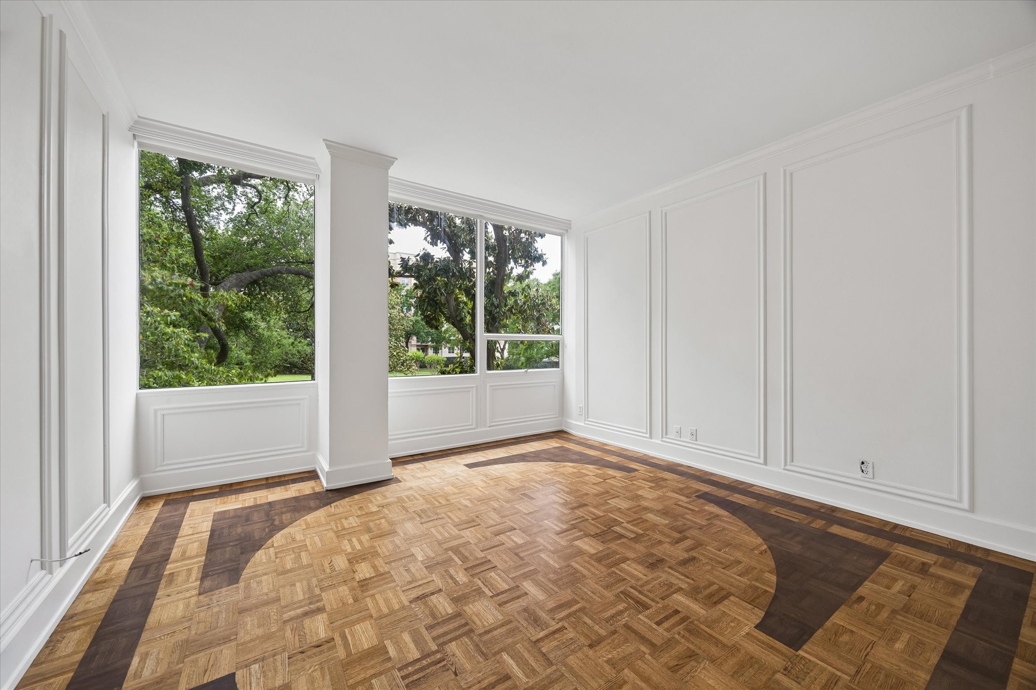 2701 Westheimer Road, Unit 2B Houston, TX 77098 - Photo 10 of 16 Primary bedroom with views of the Regency House's private 2-acre park.