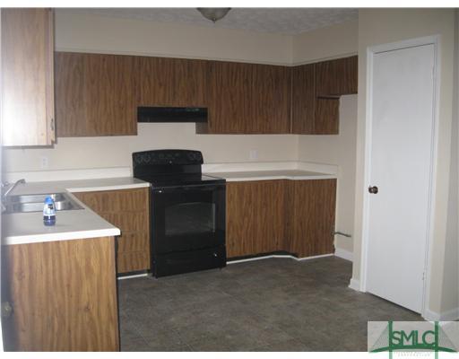 4 Ketch Place Savannah, GA 31410 - Photo 6 of 12 Kitchen.