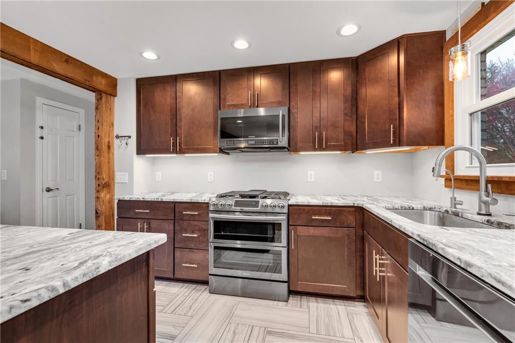 1925 Sample Road Allison Park, PA 15101 - Photo 6 of 25