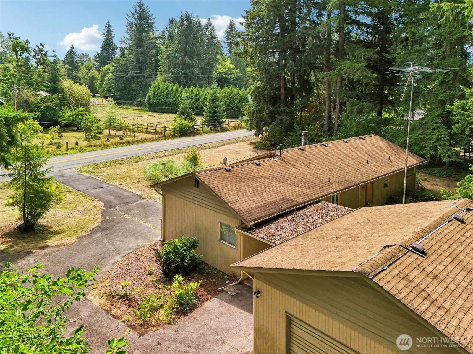 19460 Northeast Redmond Road Redmond, WA 98053 - Photo 27 of 31 Gallery Image 27