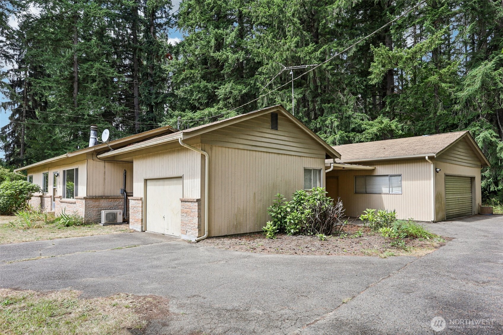 19460 Northeast Redmond Road Redmond, WA 98053 - Photo 3 of 31 Gallery Image 3