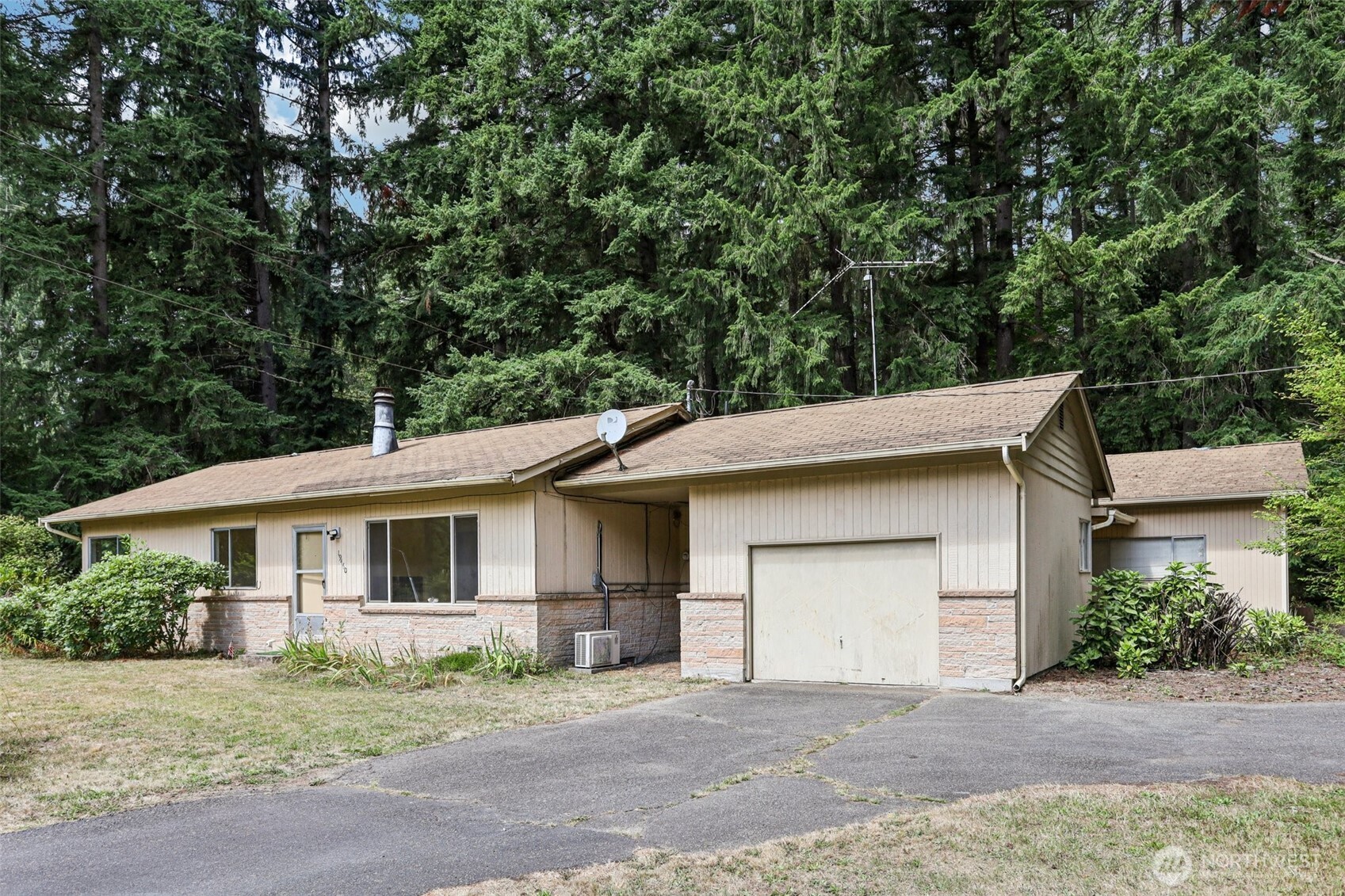 19460 Northeast Redmond Road Redmond, WA 98053 - Photo 4 of 31 Gallery Image 4