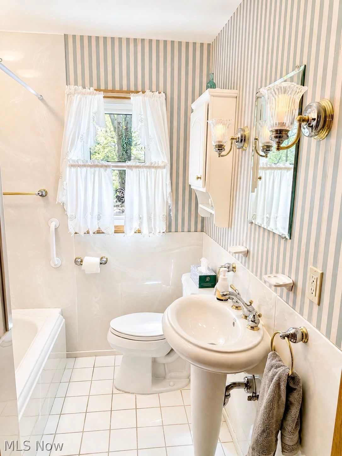 4498 Jaycox Road Avon, OH 44011 - Photo 19 of 43 Hall Bathroom