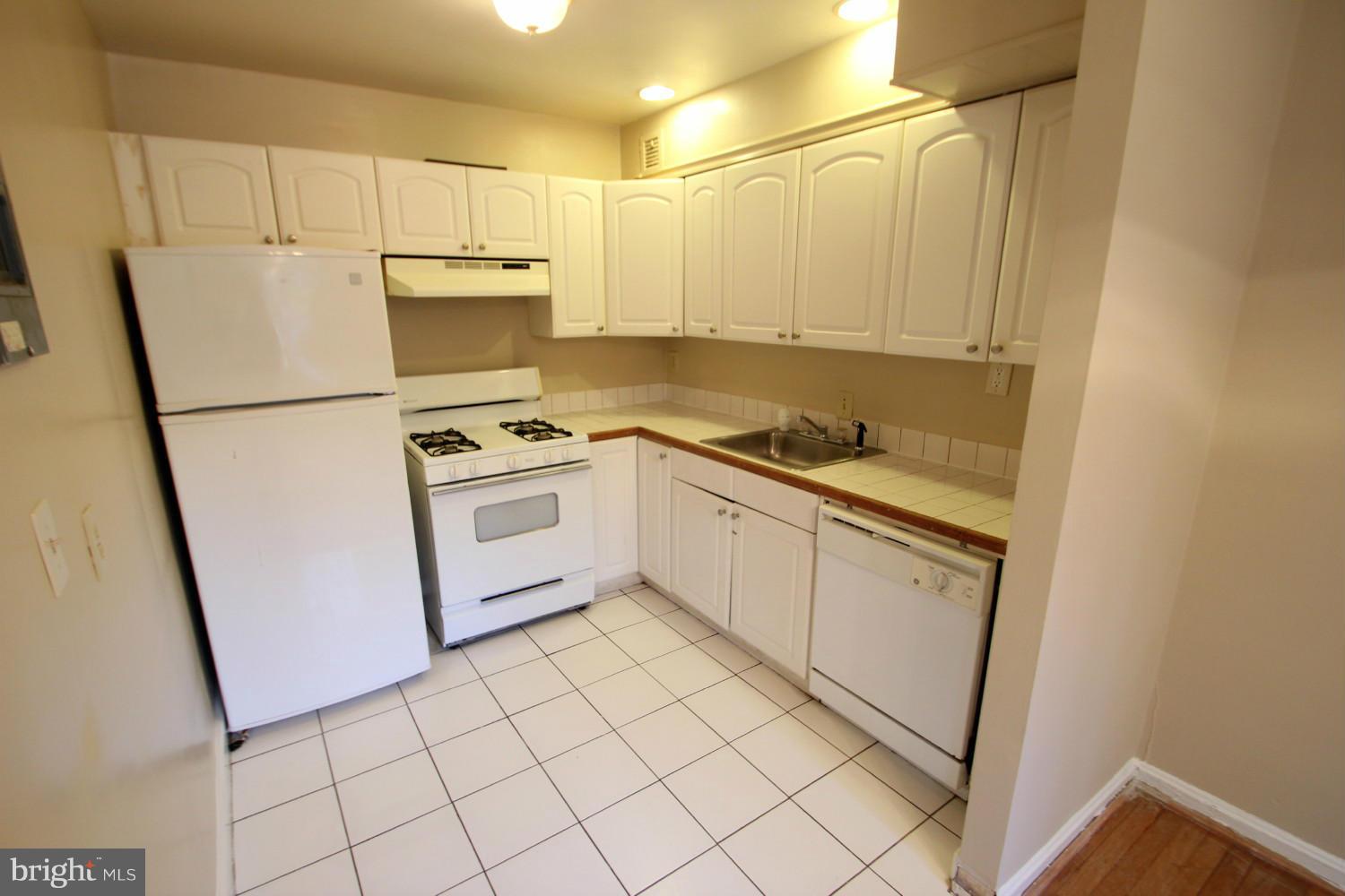 95 East Wayne Avenue, Unit 209 Silver Spring, MD 20901 - Photo 4 of 8 Kitchen
