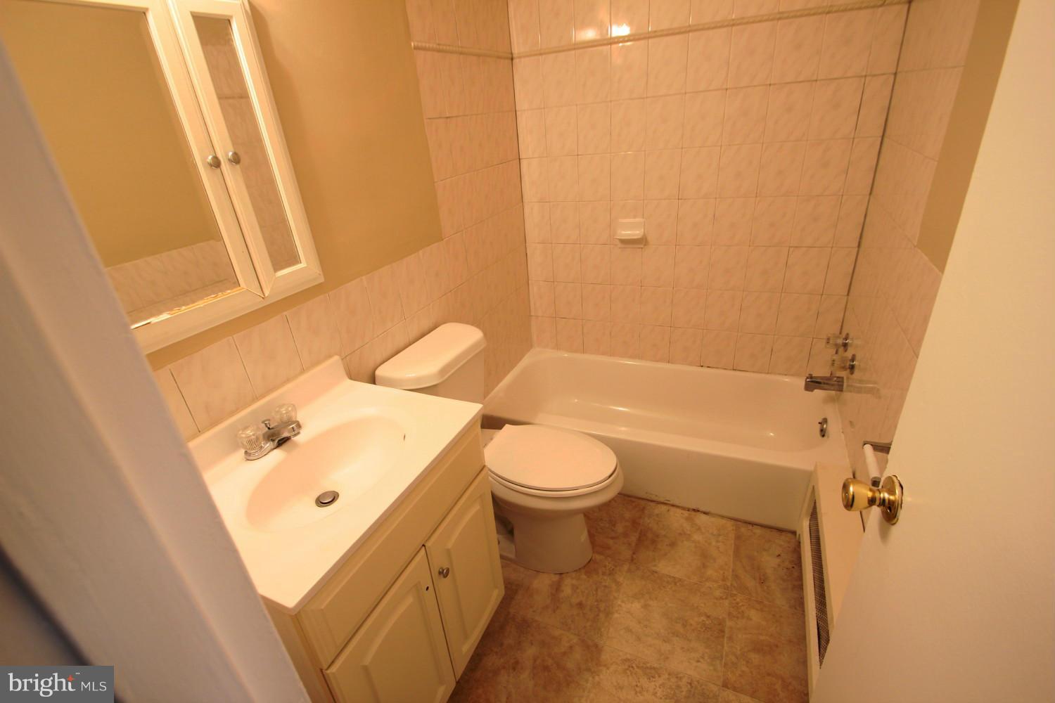 95 East Wayne Avenue, Unit 209 Silver Spring, MD 20901 - Photo 8 of 8 Bath