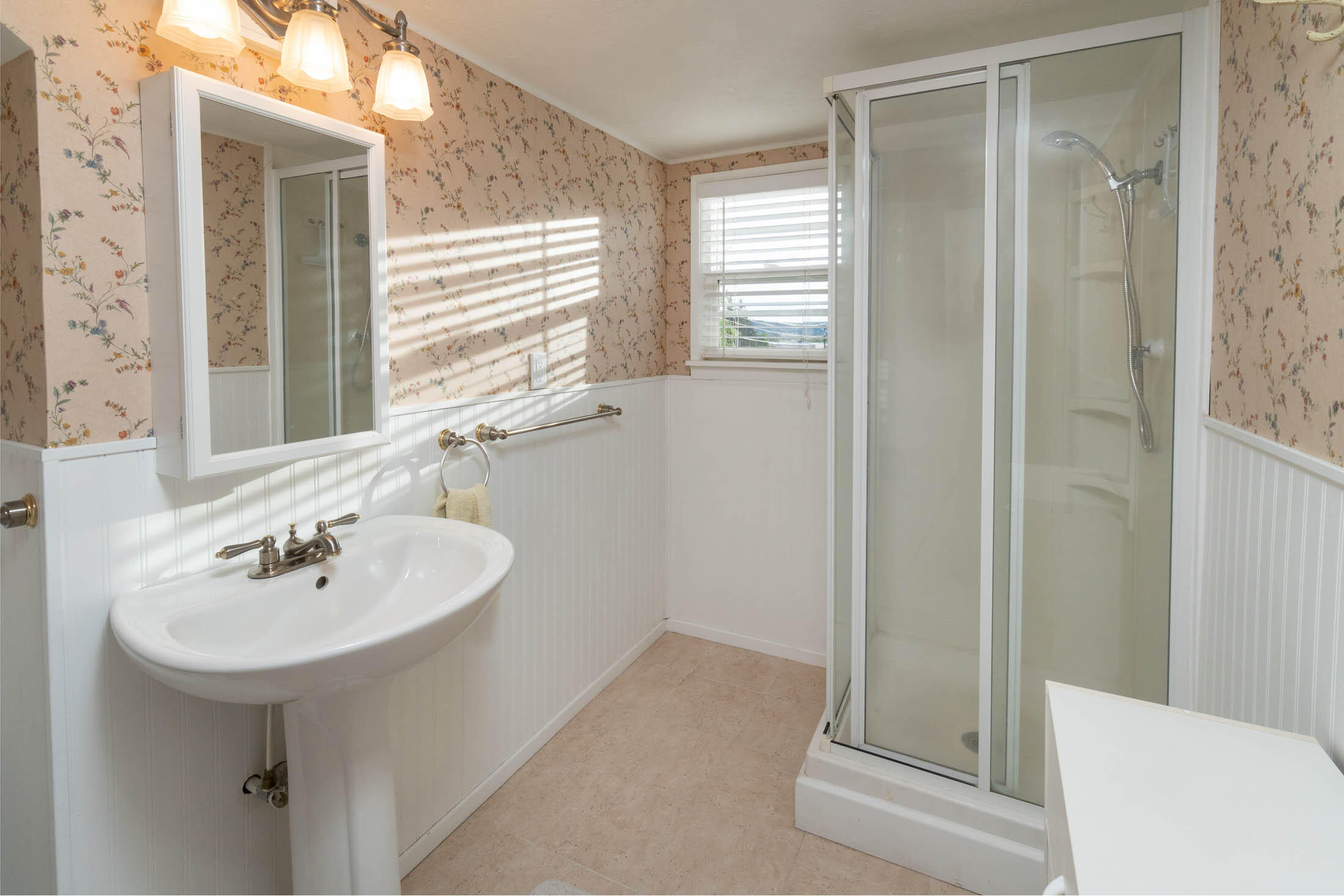 1937 Northeast Laughlin Road Prineville, OR 97754 - Photo 20 of 42 Bathroom 3rd Level