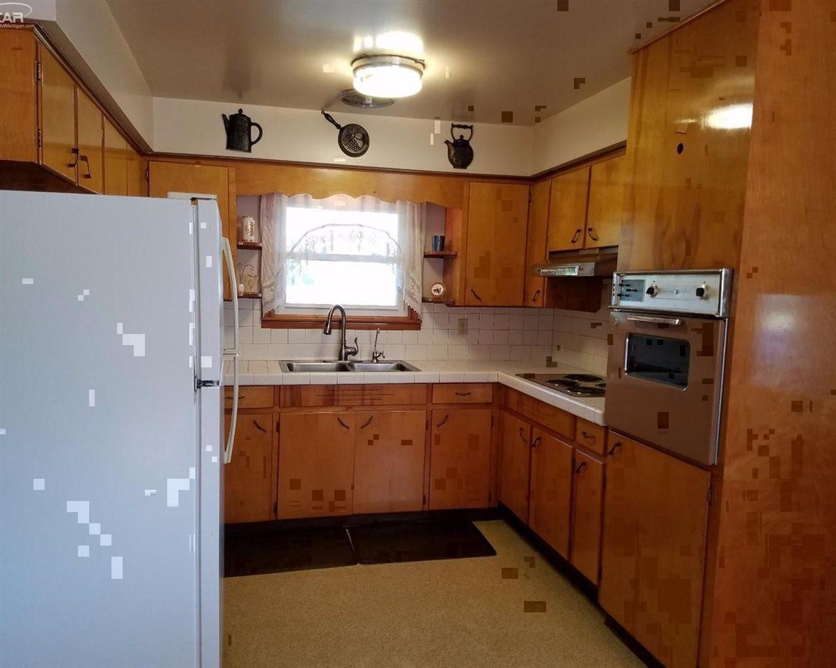 12272 Calkins Road Flushing, MI 48433 - Photo 7 of 18 21340113-6.JPG