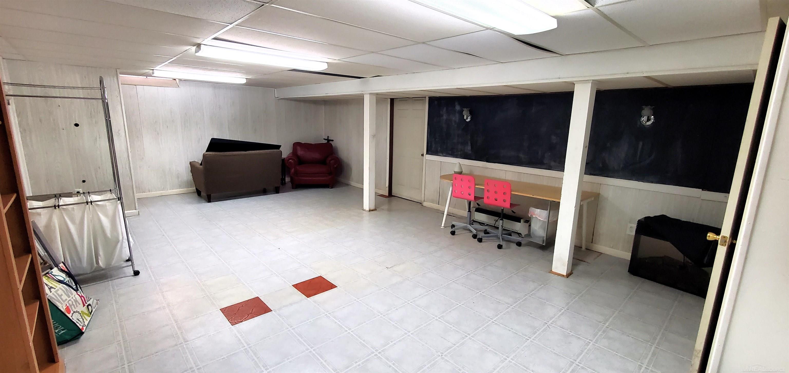 411 Broadleaf Drive Rochester, MI 48306 - Photo 56 of 73 50128763-614de517-9ac6-4d39-aae3-5f70aa68c71c.JPG