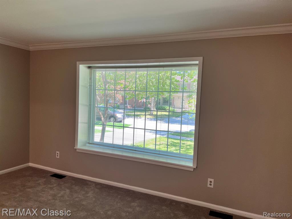 1953 Broadstone Road Grosse Pointe Woods, MI 48236 - Photo 5 of 43