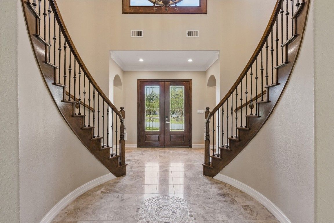 90 Greenview Street Montgomery, TX 77356 - Photo 3 of 34 a view of an entryway