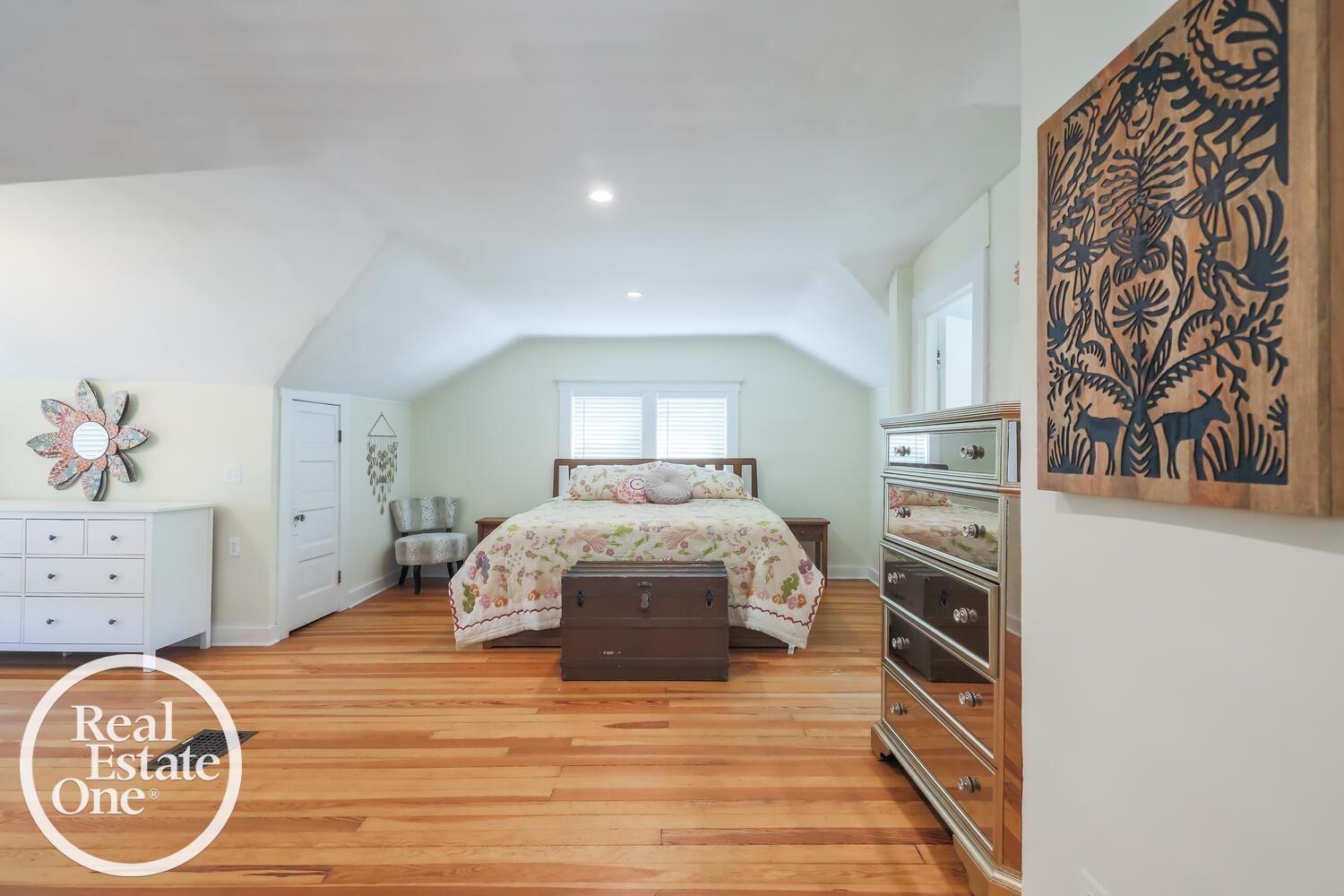 881 Nottingham Road Grosse Pointe, MI 48230 - Photo 17 of 25 50174598-e97f1313-2adb-4452-9699-35bb890d1209.JPG