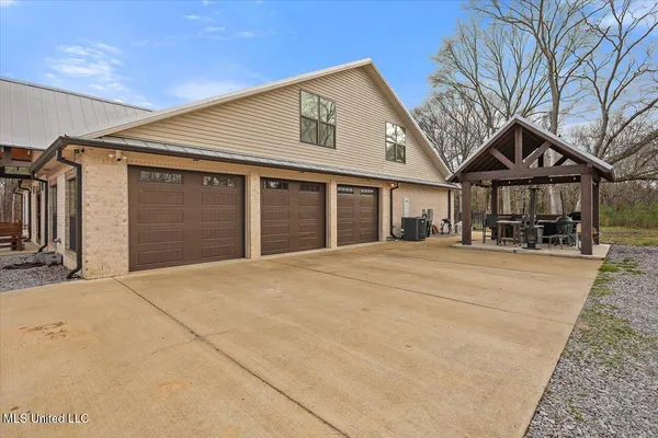 $999,900 | 1548 Highway 43, Pelahatchie, MS 39145