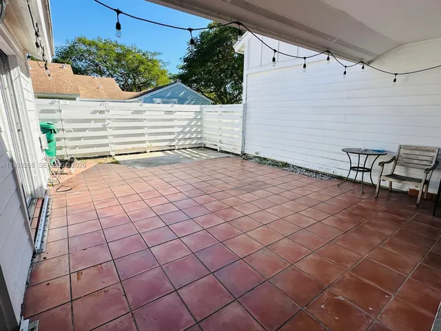 a view of a house with backyard