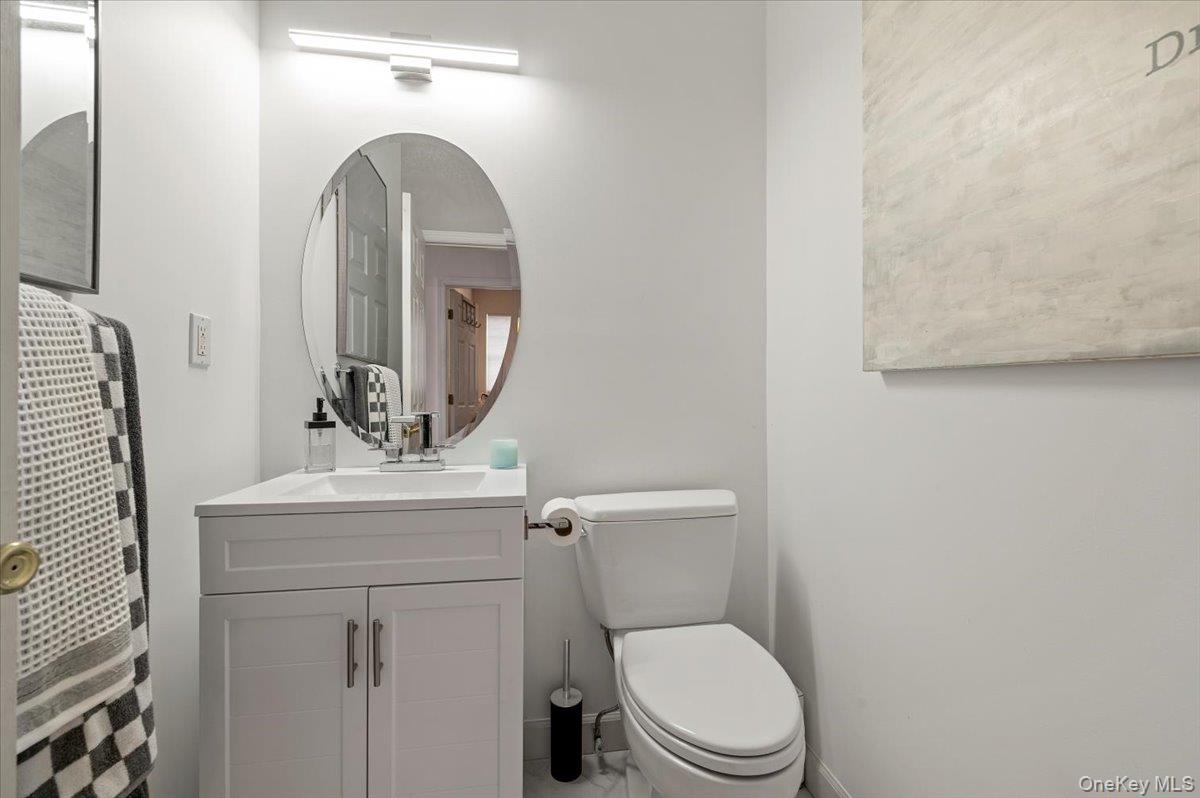 24 Ridge Court Hauppauge, NY 11788 - Photo 25 of 37