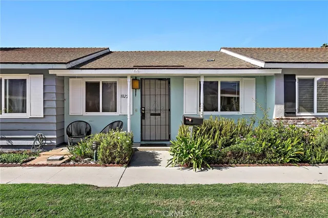 a view of a house with a small yard and plants