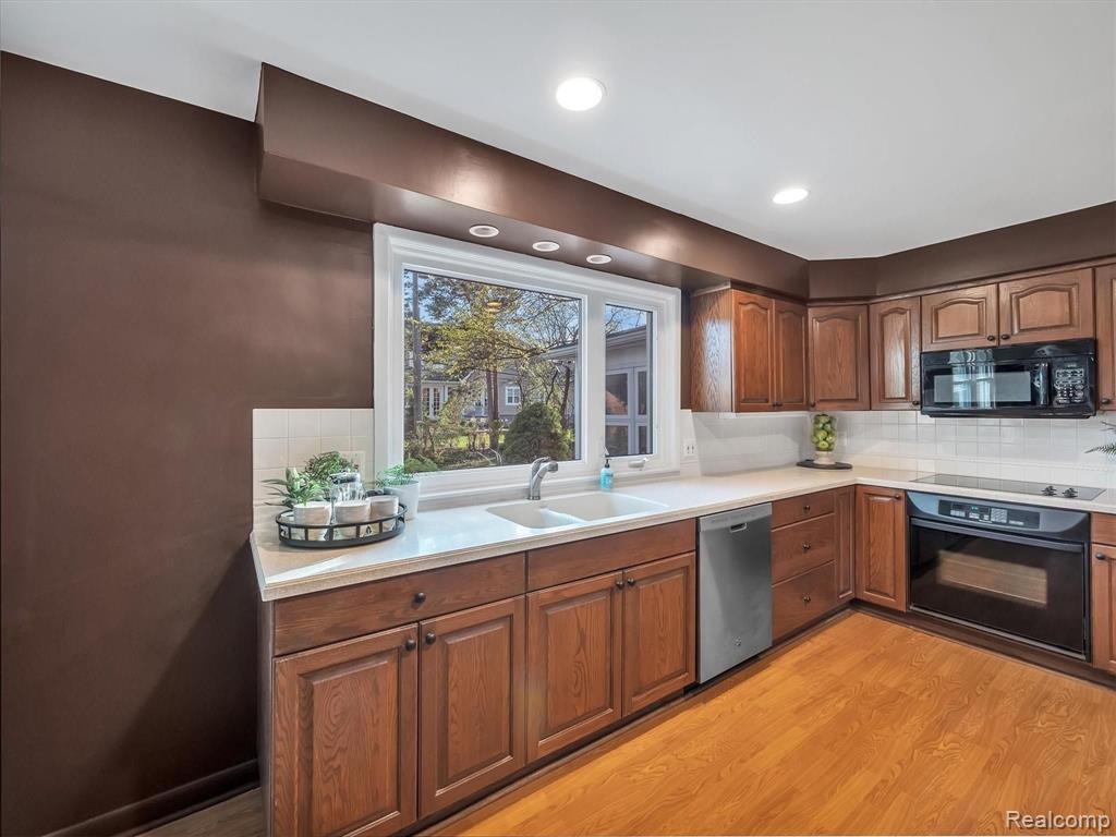 18551 Riverside Drive Beverly Hills, MI 48025 - Photo 18 of 58