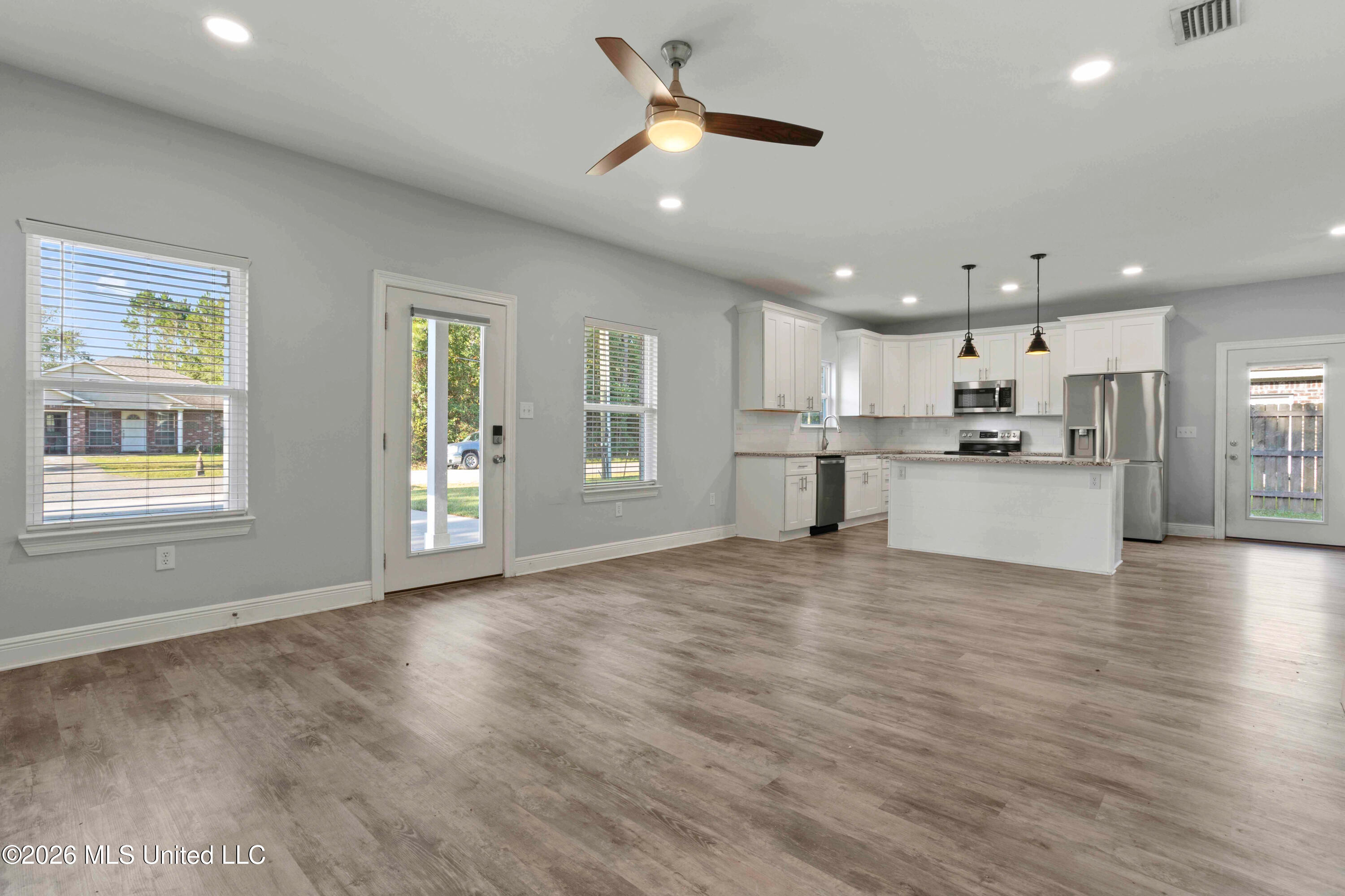 3220 Tuna Road Gautier, MS 39553 - Photo 5 of 31 00004