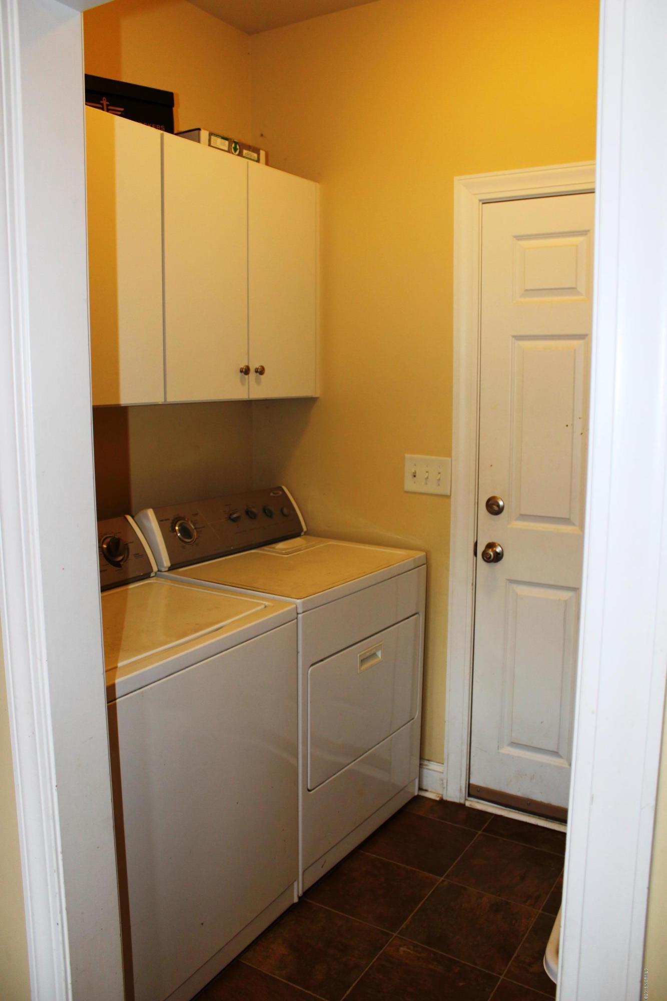 683 Crump Farm Road New Bern, NC 28562 - Photo 13 of 40 Laundry area