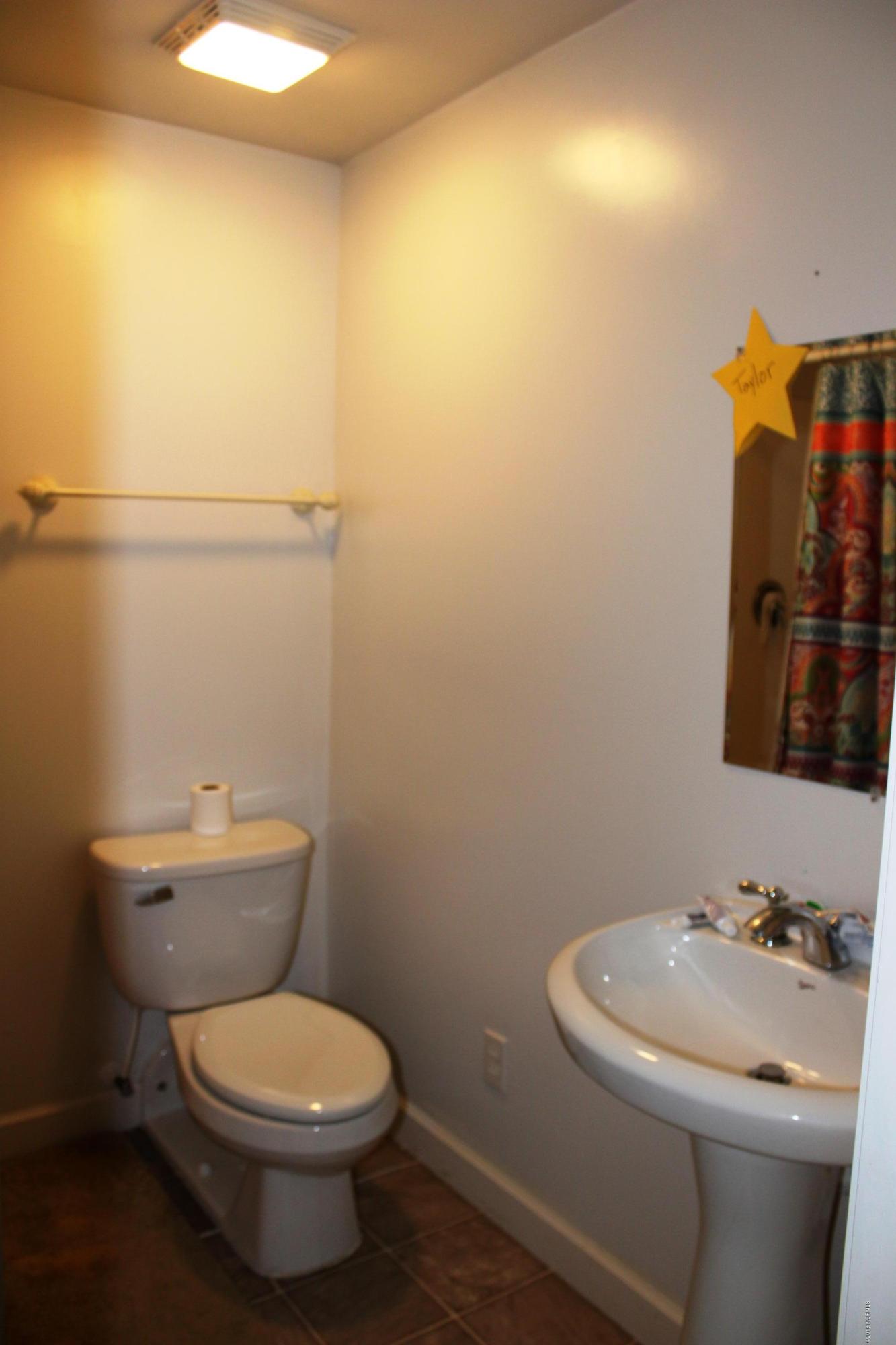 683 Crump Farm Road New Bern, NC 28562 - Photo 14 of 40 1/2 bath upstairs