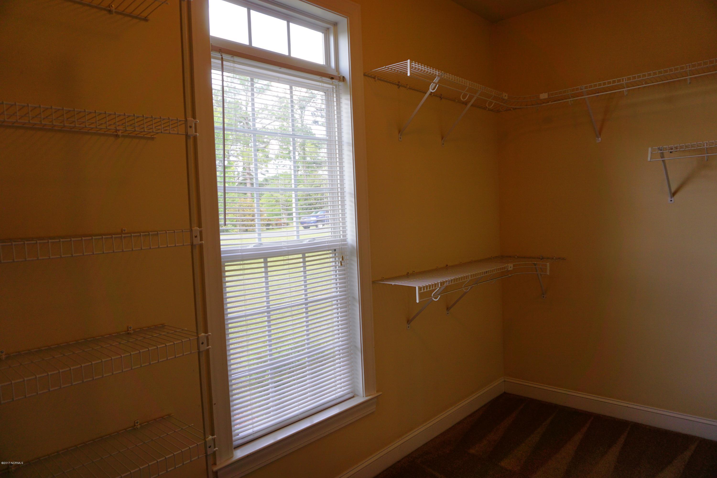683 Crump Farm Road New Bern, NC 28562 - Photo 18 of 40 Master Closet