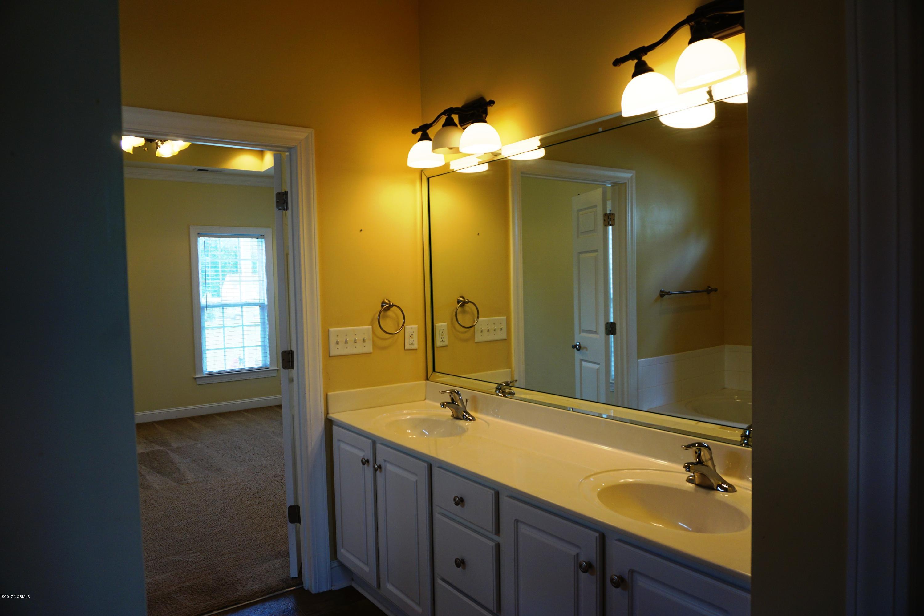683 Crump Farm Road New Bern, NC 28562 - Photo 21 of 40 Double Sinks
